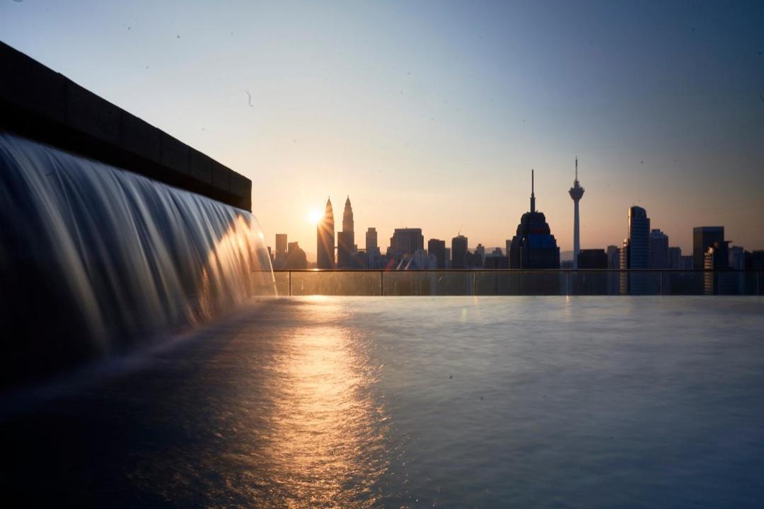 Regalia Suites Infinity Pool Kuala Lumpur Exterior foto