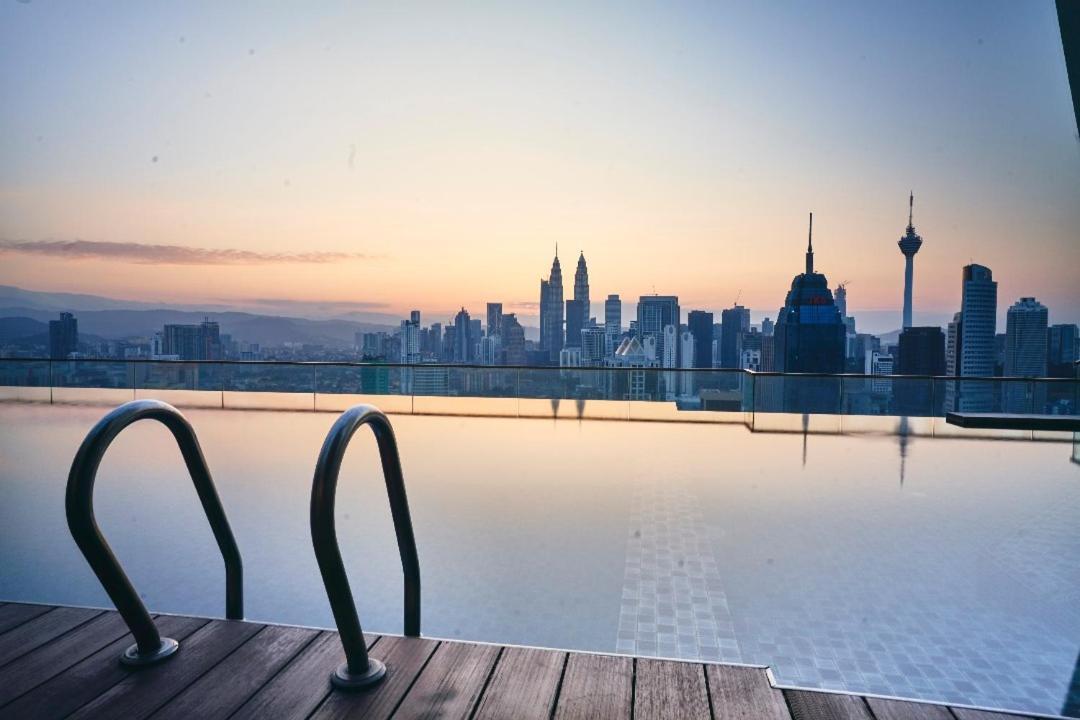 Regalia Suites Infinity Pool Kuala Lumpur Exterior foto