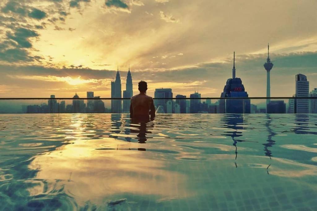 Regalia Suites Infinity Pool Kuala Lumpur Exterior foto